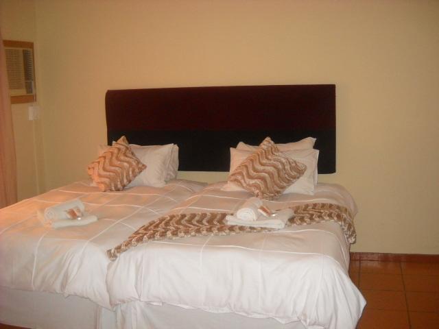 The Beverly Hills Guest Lodge Phalaborwa Room photo